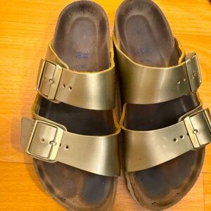 Birkenstock Gold Slides Size 8 Narrow